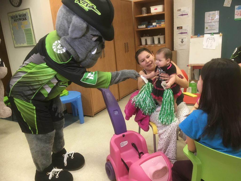 Saskatchewan Rush mascot Bruiser visits kids in hospital